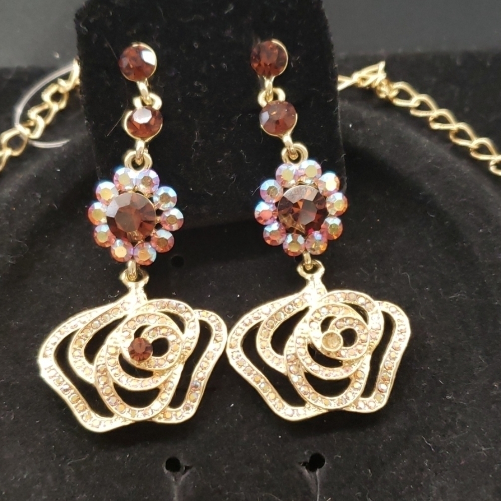 Topaz Rose Rhinestone Necklace Set - Picture 4 of 4